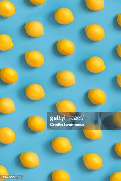 lemon on blue background. - lemon pattern stock-fotos und bilder