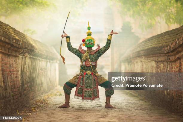 [khon tos-sa-kan ramayana] khon,art culture thailand dancing in masked khon hanuman in literature ramayana,thailand. - affengott stock-fotos und bilder
