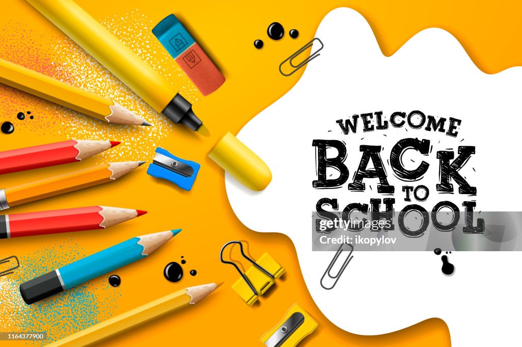 Retour à l'école Conception de vente avec des crayons et des lettrages de typographie. Illustration de l'école Vector pour affiche, web, couverture, publicité, voeux, carte, médias sociaux, promotion.