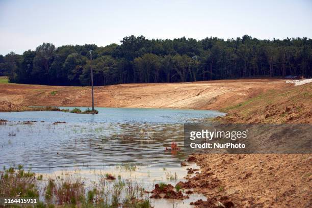 Farmers cut an electrical line to built their dam. Farmers built a big reservoir without propers authorizations. The Prefecture of Lot-et-Garonne...