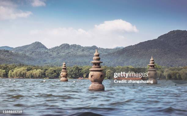 three pools mirroring the moon in westlake,hangzhou,china - hangzhou stock-fotos und bilder