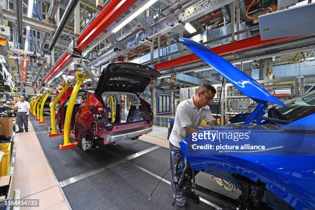 August 2019, Thuringia, Eisenach: The SUV "Grandland X" is assembled at the Opel plant in Eisenach. The production of the Grandland city SUV started...