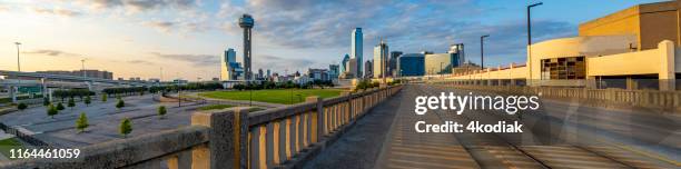 dallas texas skyline panorama - reunion tower stock-fotos und bilder