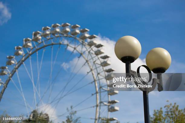 street lamp and ferry wheel - ferry wheel stock pictures, royalty-free photos & images