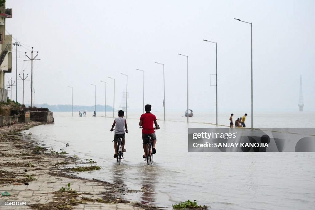 TOPSHOT-INDIA-MONSOON-FLOOD