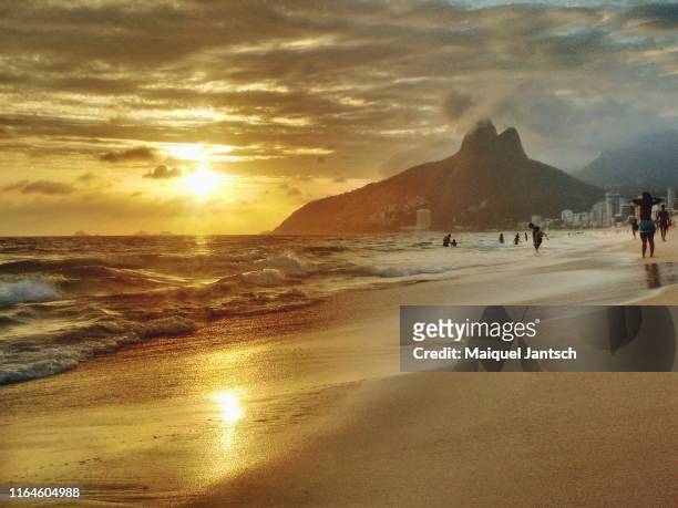 sunset at ipanema beach in rio de janerio, brazil. - sao conrado beach stock pictures, royalty-free photos & images