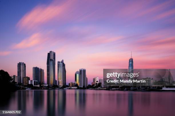 pink city scape - australia city scape light stockfoto's en -beelden