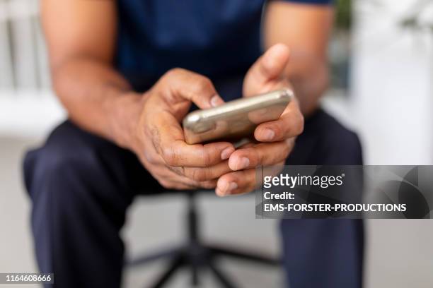 man using smartphone at home - close up - platman stockfoto's en -beelden