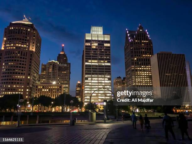 detroit downtown at night - detroit michigan night stock pictures, royalty-free photos & images