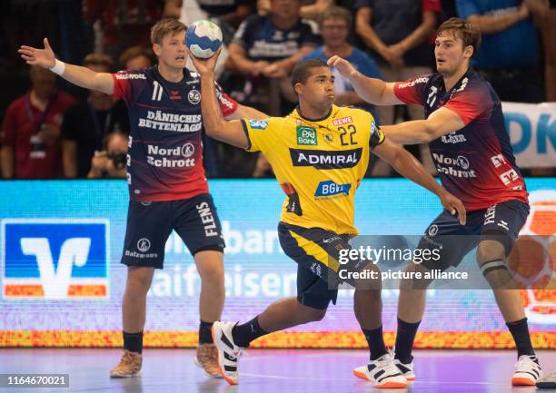 August 2019, Schleswig-Holstein, Flensburg: Handball: Bundesliga, SG Flensburg-Handewitt - Rhein-Neckar Löwen, 2nd matchday. Flensburg's Lasse Svan ,...