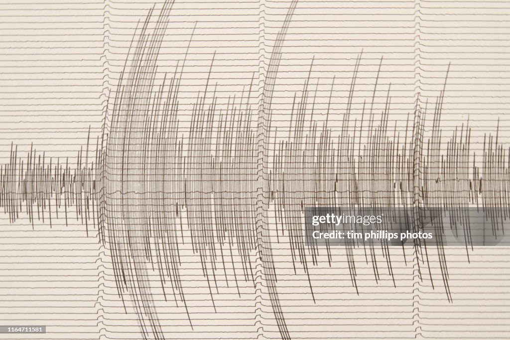 Seismograph with earthquake indication