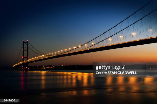 humber bridge at night - hull uk stock pictures, royalty-free photos & images