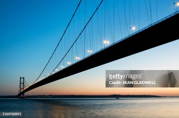 humber bridge silhouette - humber bridge stock pictures, royalty-free photos & images