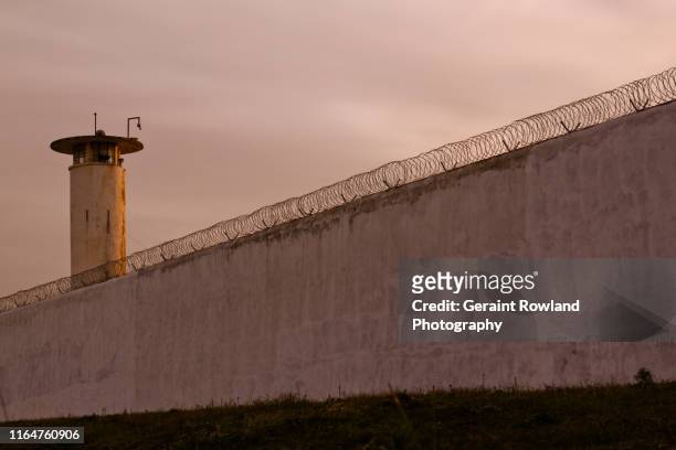 moroccan military - barbed wire imagens e fotografias de stock