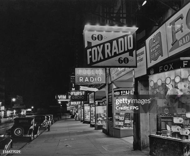 radio row in new york - 1930 photos et images de collection