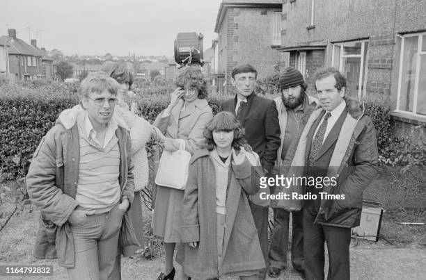 Director Mike Leigh with actors Timothy Spall, Kay Stonham, Su Elliot, Lorraine Brunning, Eric Richard, Time Barker, filming exterior scenes for the...