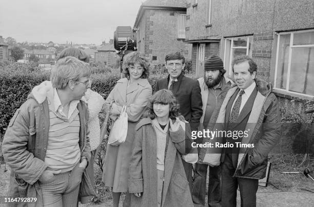 Director Mike Leigh with actors Timothy Spall, Kay Stonham , Su Elliot, Lorraine Brunning, Eric Richard, Time Barker, filming exterior scenes for the...