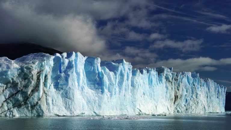 Stockvideo s En B roll footage Met Parque Nacional De Los Glaciares stockvideo-s-en-b-roll-footage-met-parque-nacional-de-los-glaciares