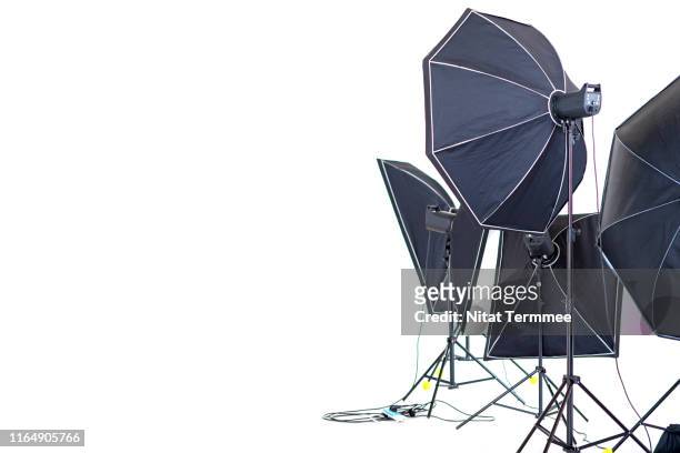 photo and video studio light set-up on white background. - photo shoot stockfoto's en -beelden