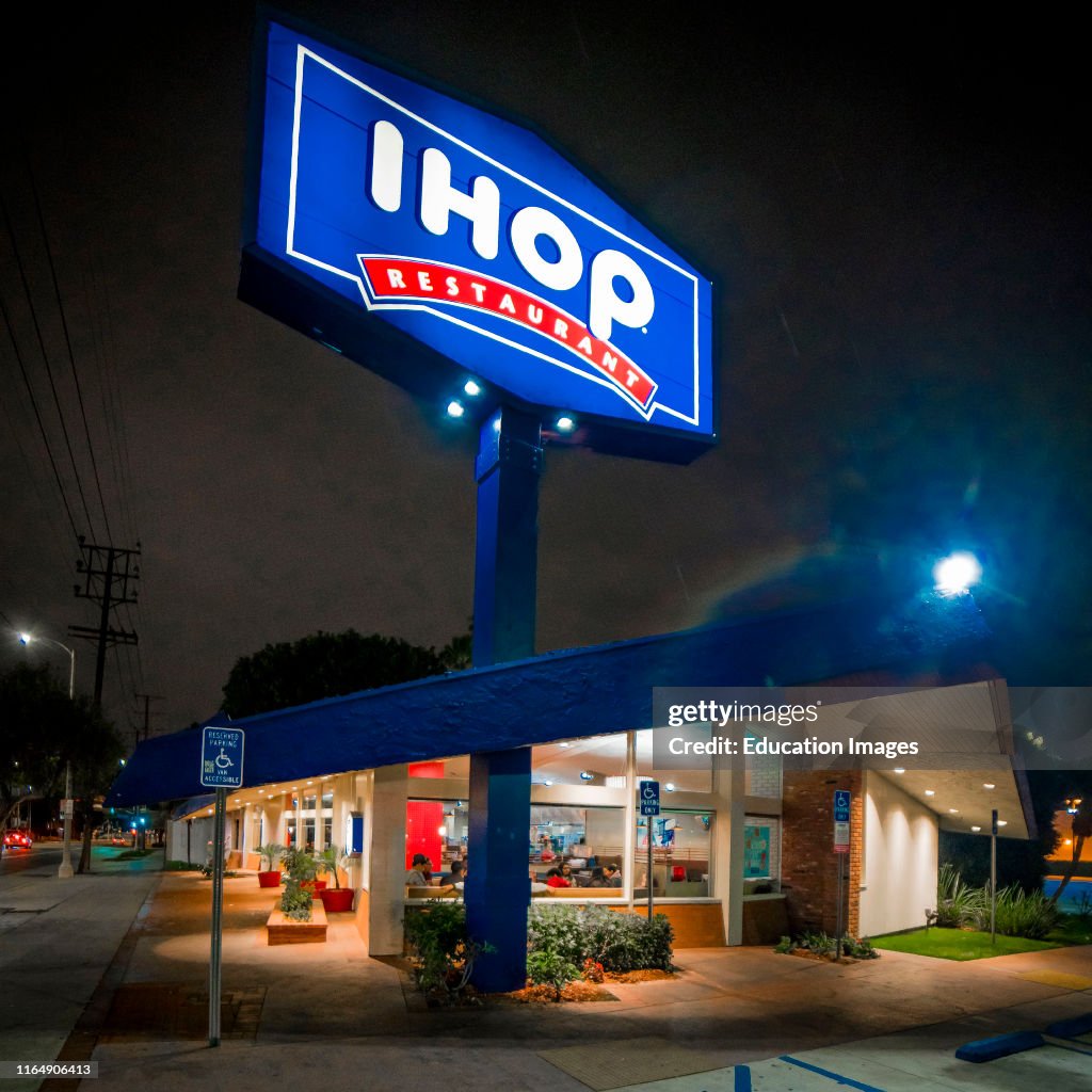 Edward Hopper style view of Los Angeles California IHOP at night with  News Photo - Getty Images