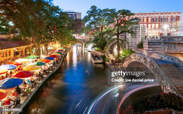 riverwalk, san antonio, texas, america - san antonio stockfoto's en -beelden