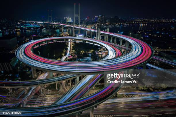 nanpu bridge - shanghai aerial view motorway skyline stock-fotos und bilder