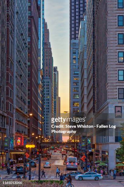 chicago street scene with downtown high-rise buildings at sunset - chicago loop imagens e fotografias de stock