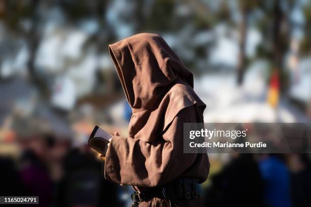 medieval lifestyle - monk religious occupation stock-fotos und bilder