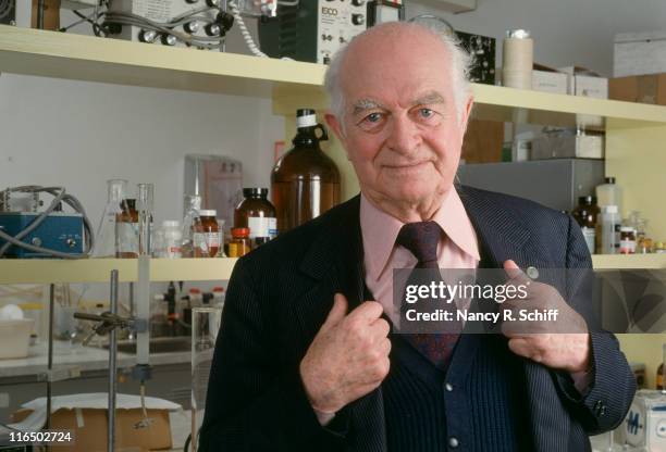 American chemist and multiple Nobel Laureate Linus Pauling , June 1982.