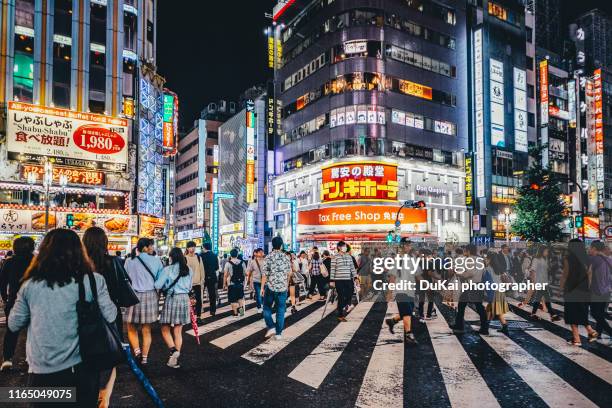 kabukicho red-light district in shinjuku at night - shinjuku bezirk stock-fotos und bilder