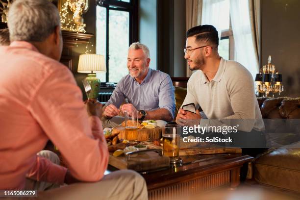 colleagues getting lunch - pub food stock pictures, royalty-free photos & images