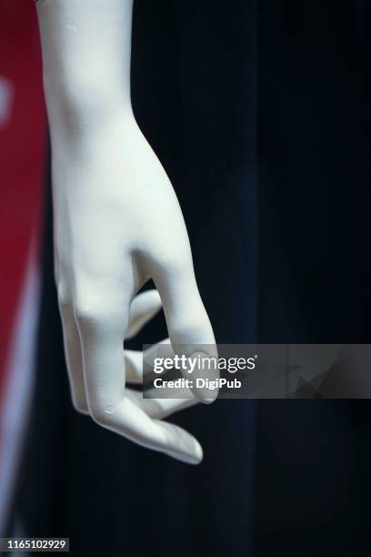 white mannequin's hand - mannequin stockfoto's en -beelden