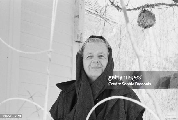 écrivaine française Marguerite Yourcenar chez elle à Northeast Harbor dans le Maine aux Etats-Unis