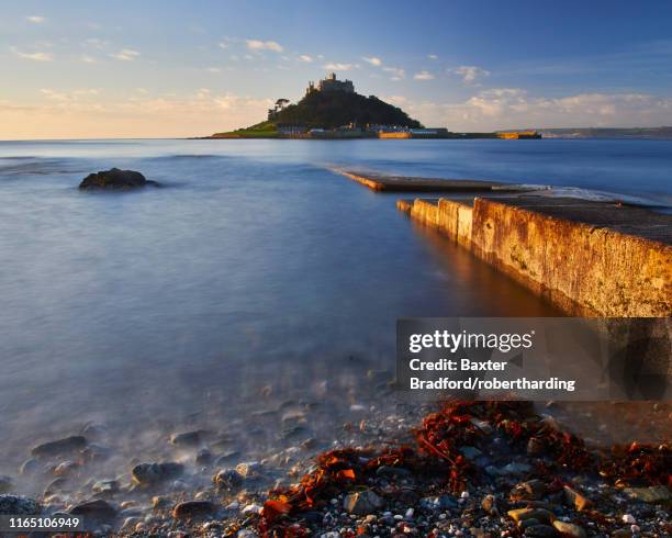 winter sunrise at st. michael's mount in marazion, cornwall, england, united kingdom, europe - marazion-cornwall-england photos et images de collection
