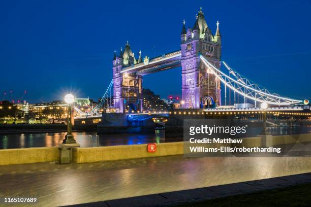 tower bridge at night, southwark, london, england, united kingdom, europe - south bank london stock pictures, royalty-free photos & images