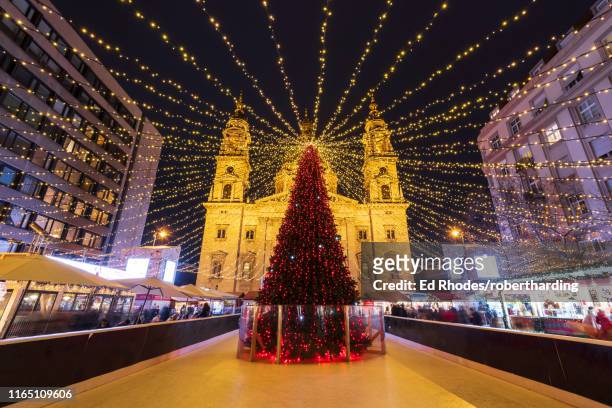 christmas tree at night in front of st. stephen's basilica in budapest, hungary, europe - budapest stock pictures, royalty-free photos & images