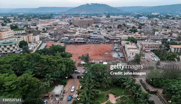 view of the city center of bamako - mali stock-fotos und bilder