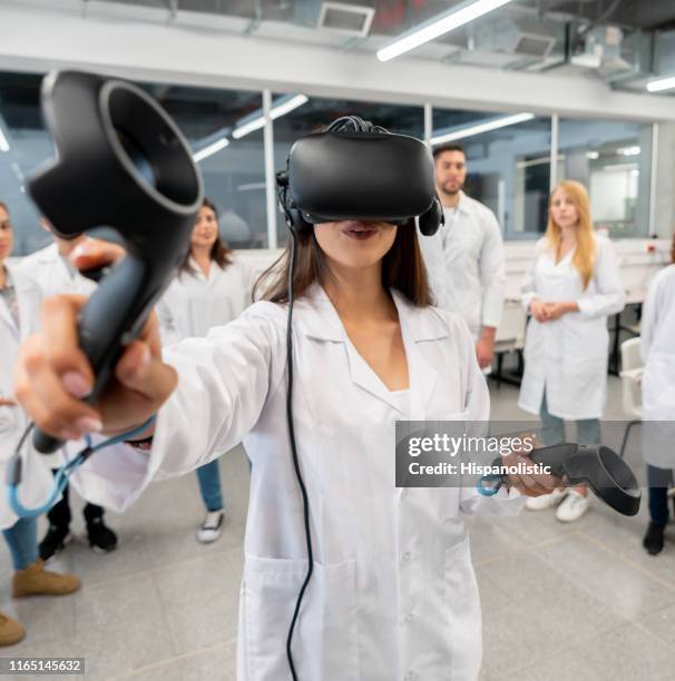 Immersive Learning Classroom Photos and Premium High Res Pictures ...