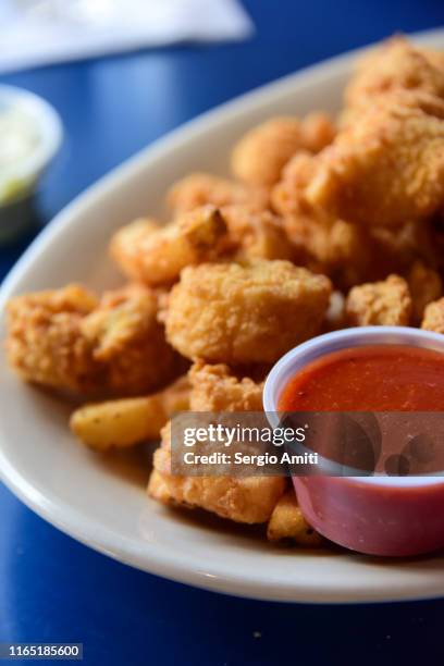 fried seafood platter - seafood platter stock pictures, royalty-free photos & images