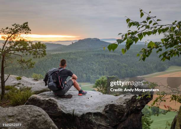 walker resting on top of a rock - elbsandsteingebirge stock-fotos und bilder