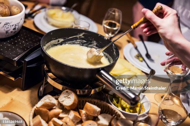 käsefondue auf almhütte - gedeckter tisch - genuss - käsefondue stock pictures, royalty-free photos & images