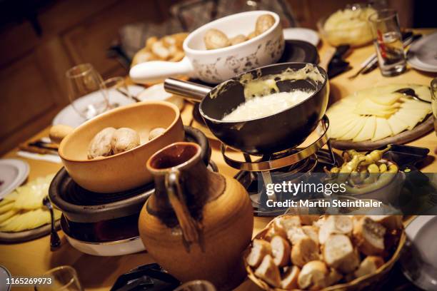 käsefondue auf almhütte - gedeckter tisch - genuss - käsefondue stock pictures, royalty-free photos & images