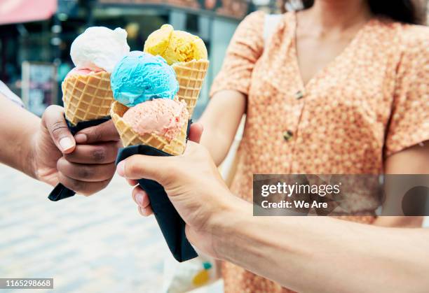 ice cream cheers! - personalização - fotografias e filmes do acervo