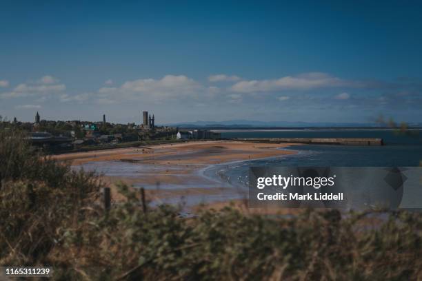 view toward the town of st andrews seen from the cliffs over the east sands - fife scotland 個照片及圖片檔