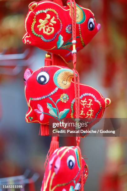 chinese year of the pig.  new year pig ornaments for sale  in cholon.  ho chi minh city. vietnam. - 2018 chinese new year stock-fotos und bilder