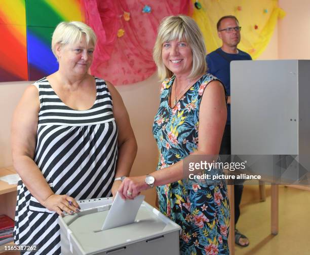 September 2019, Brandenburg, Calau: Kathrin Dannenberg , leading candidate of the party Die Linke for the state elections in Brandenburg, votes in a...