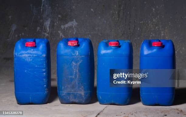 disposable agricultural insecticide poison containers - crop sprayer imagens e fotografias de stock