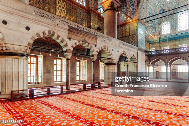 blue mosque ( mosque sultan ahmet camii) interior, details. istanbul, turkey - sultanahmet-viertel stock-fotos und bilder