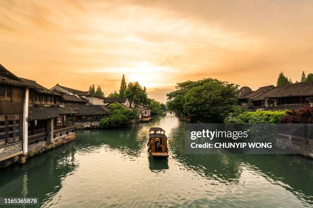 schöne chinesische wasserstadt - hangzhou stock-fotos und bilder