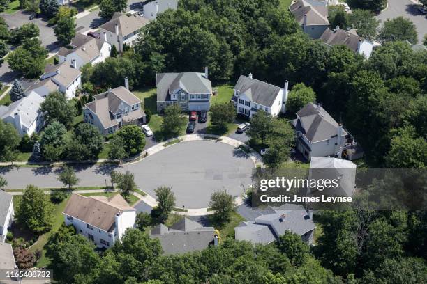 suburban cul-de-sac in new jersey - cul de sac top view stock pictures, royalty-free photos & images